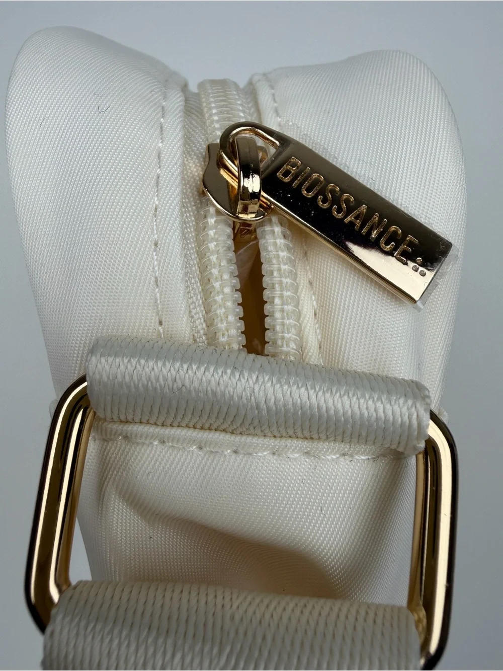 Biossance White Zip Shoulder Bag Adjustable Strap Lined Gold Hardware Crossbody